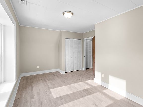 3rd image of 1111 E Genesee St APT 3