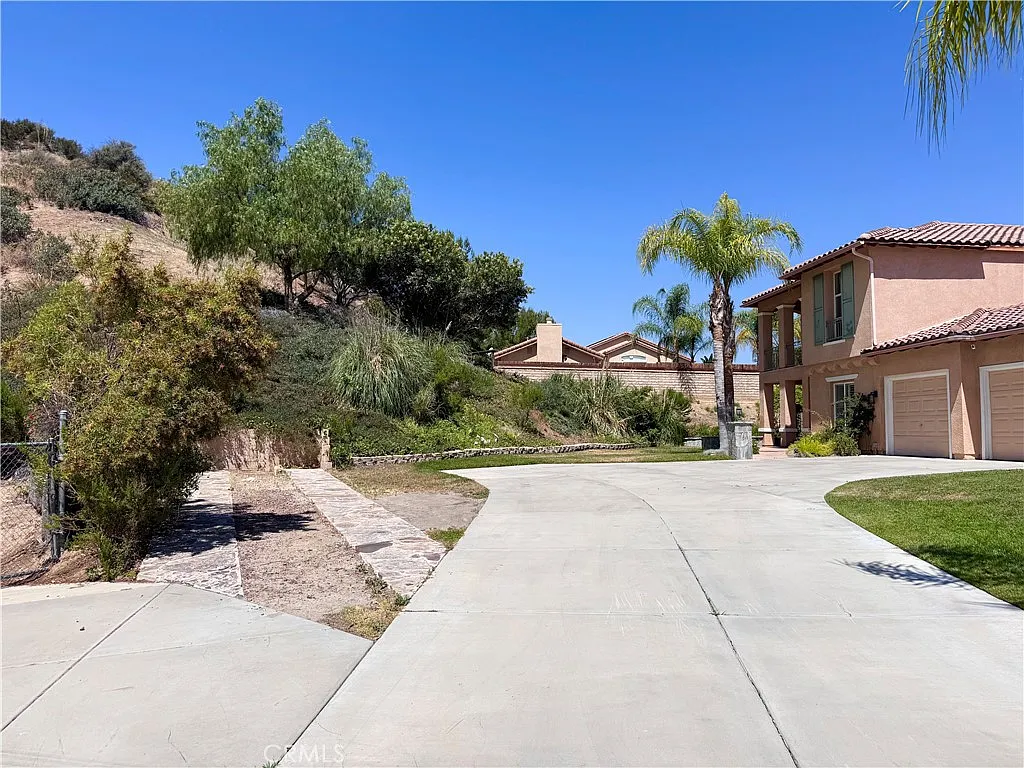 5 bed, 3155 sqft, $5,400 — Photo 2
