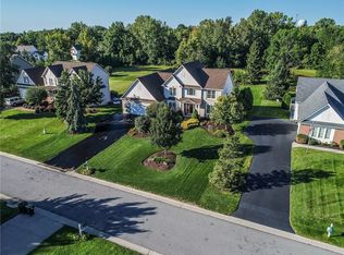 18 Bainbridge Ln, Webster, NY 14580