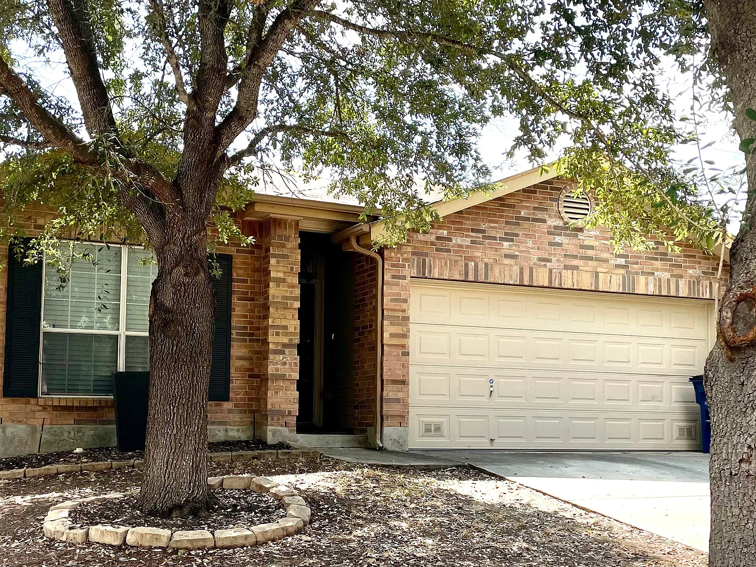 2444 Medina Dr — Photo 1