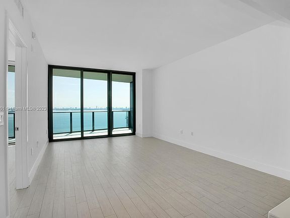 3rd image of 460 NE 28th St APT 2207