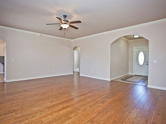 4th image of 1809 SW Sequoia St