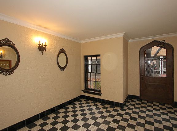 3rd image of 924 Ontario St