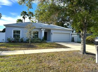 8848 92nd St, Seminole, FL 33777