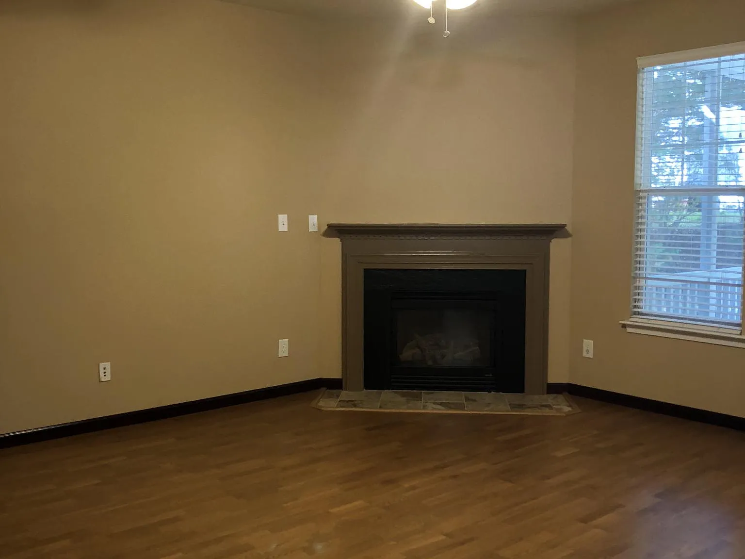 3 bed, 2.5 bath, 1950 sqft, $2,100 — Photo 3
