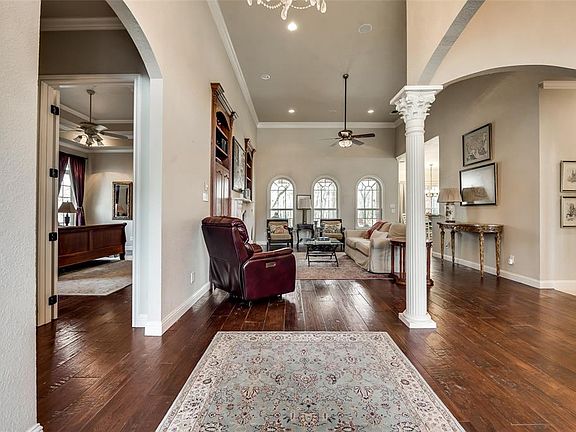 4th image of 10525 Silver Fox Ct