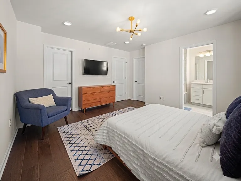12 Plaza Rd #46 — Photo 17