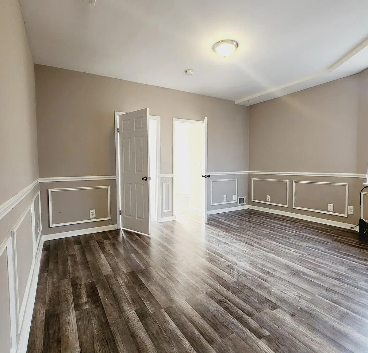 2 bed, 1000 sqft, $2,200 — Photo 2