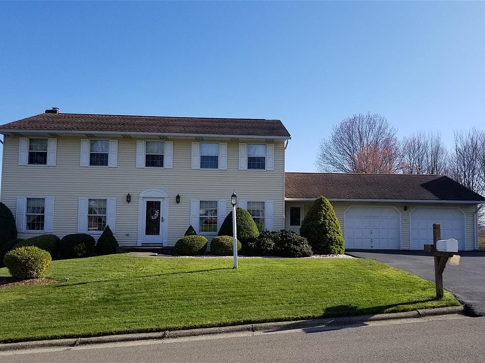 1st image of 5 Dorchester Dr