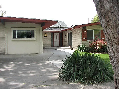 703 W Rossi St Photo 1