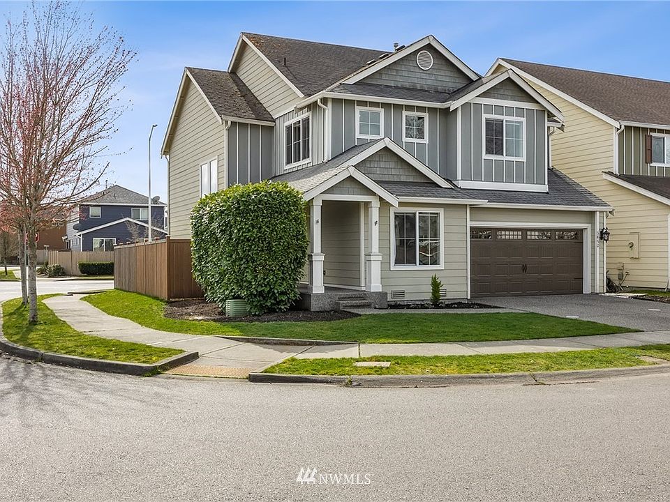 Privacy on Corner Lot. !