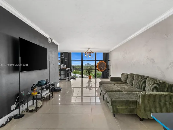 1000 Parkview Dr APT 1025, Hallandale Beach, FL 33009