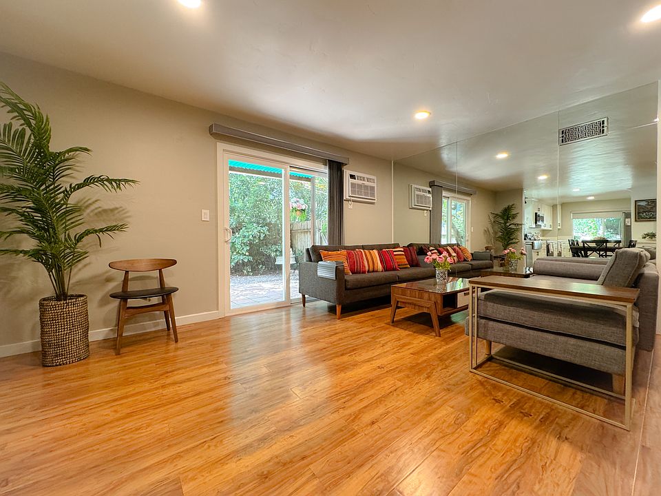 1st image of 148 Ascot Ct APT 1
