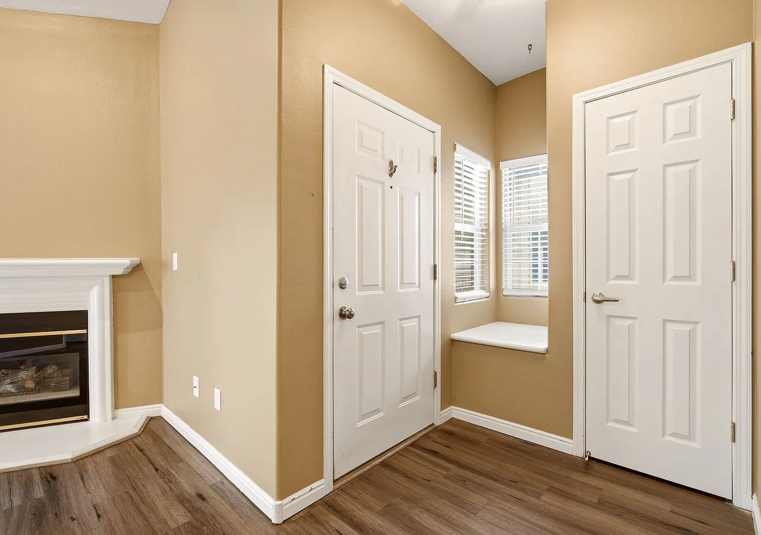 2 Bedroom Condo in Great HOA Community!! — Photo 2