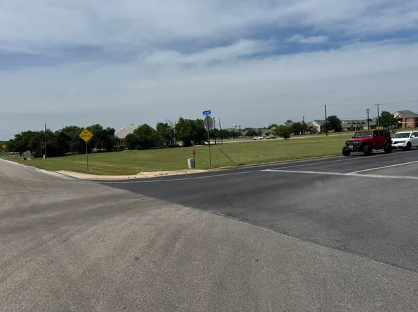 909 Old 1460 Trl, Georgetown, TX 78626