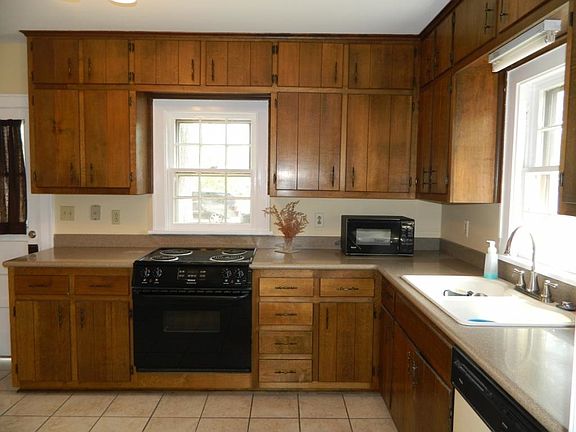 3rd image of 1364 Dewey Ave