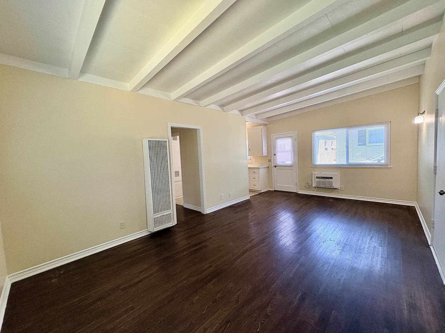 2 bed, 672 sqft, $2,200 — Photo 3