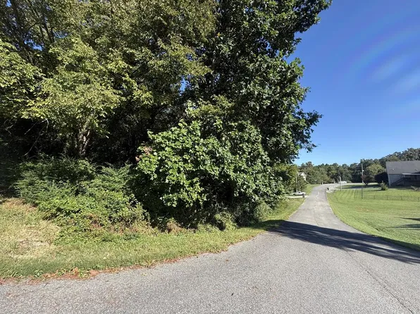 1091 Heathwood West Dr, Cookeville, TN 38506
