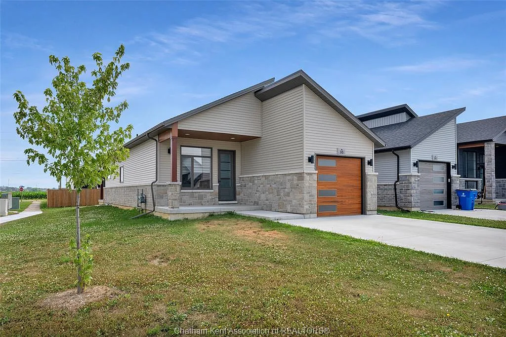 3 bed, $2,400 — Photo 3