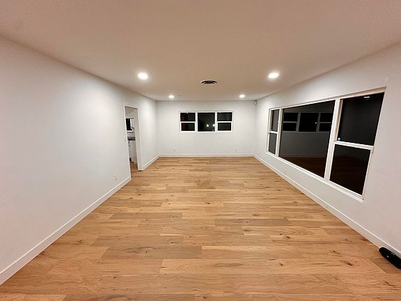 5th image of 901 Paloma Street