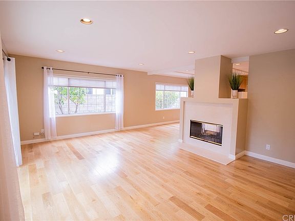4th image of 16019 Gresham St