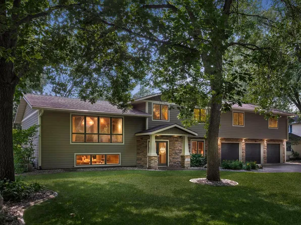 525 Edgewood Dr, Glencoe, MN 55336