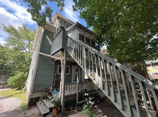 923 1/2 E Washington St, Iowa City, IA 52240