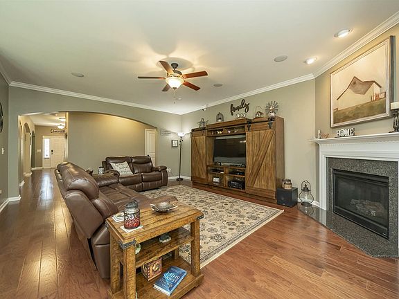 3rd image of 17 N Woodburn Ln