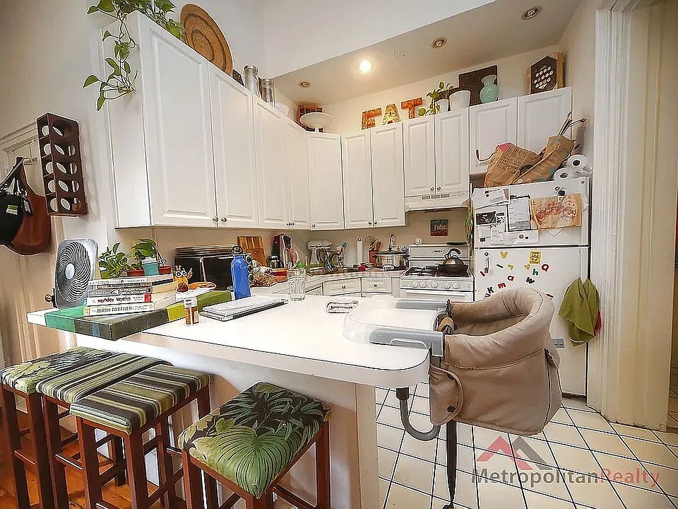2nd image of 687 10th St #4R