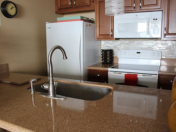 2nd image of 75-5888 Alii Dr APT D7