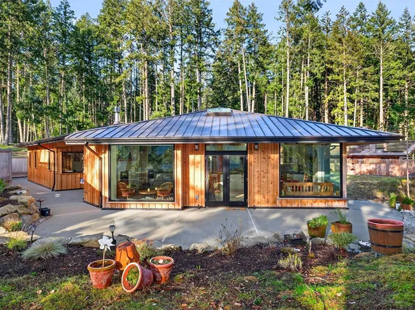 177 Maracaibo Ln, Salt Spring, BC V8K 1S6