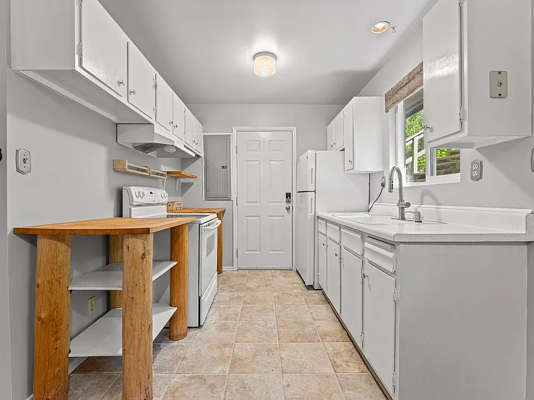 765 Bunker Dr — Photo 4