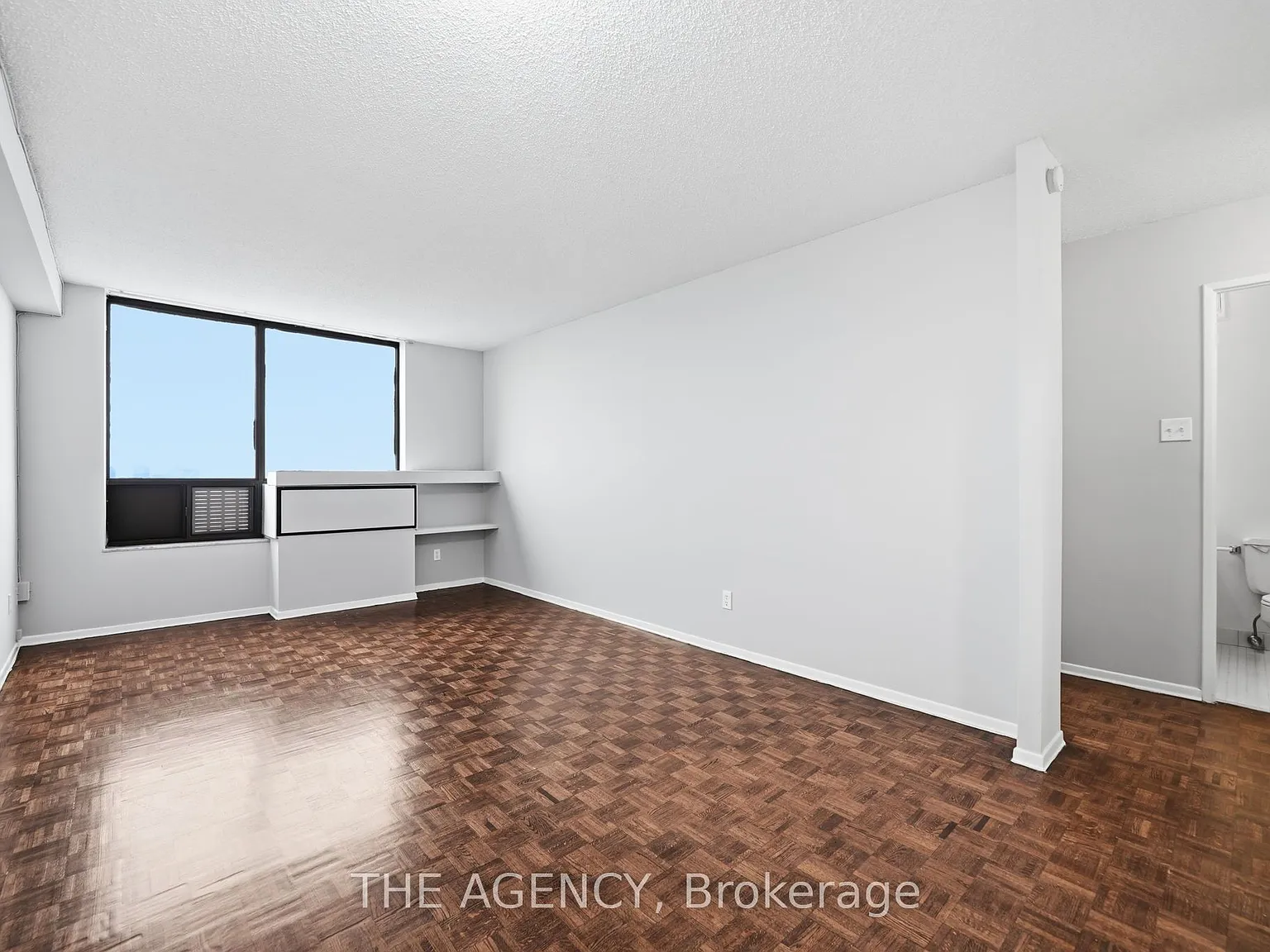 2350 Dundas St W — Photo 1