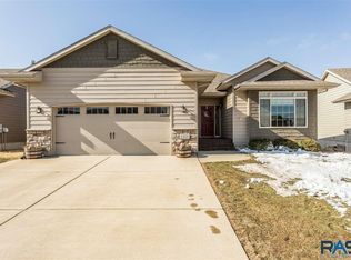 2425 S Lancaster Dr, Sioux Falls, SD 57106