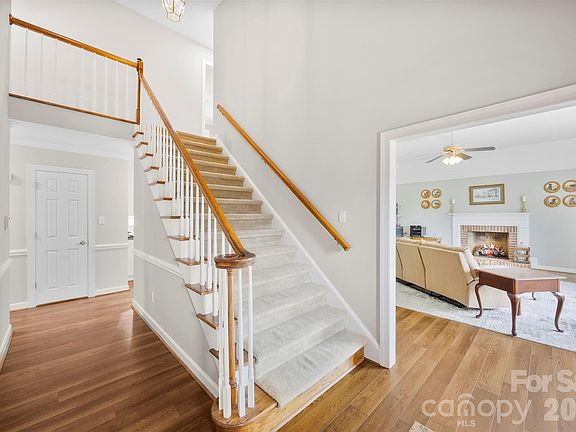 3rd image of 1940 Wexford Ct