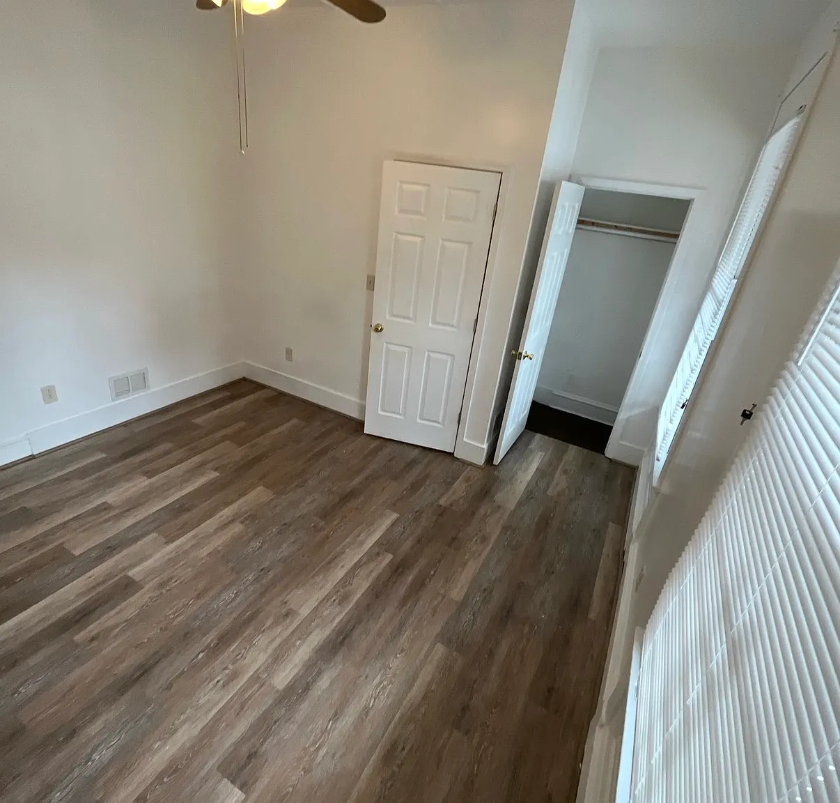 3 bed, 1.5 bath, 1300 sqft, $2,550 — Photo 2