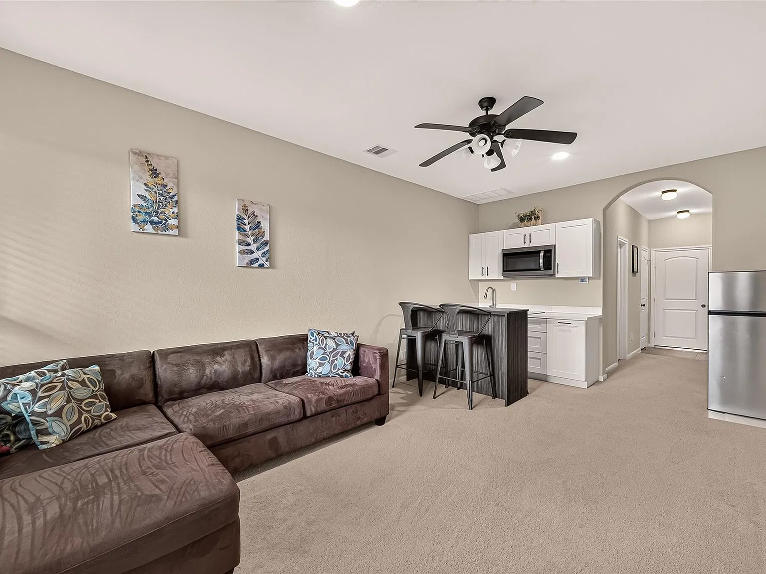 2 bed, 1.0 bath, 900 sqft, $1,650 — Photo 2