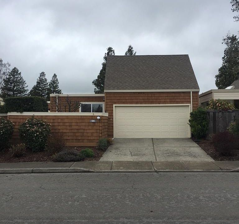 1st image of 135 Avenida Barbera