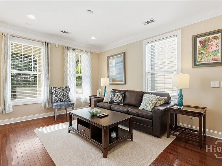 313 Lake View Dr — Photo 5