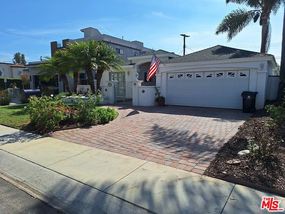 3 bed, 3.0 bath, 1834 sqft, $7,900 — Photo 1