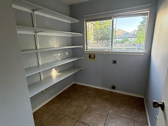 5th image of 3207 Settlement Dr