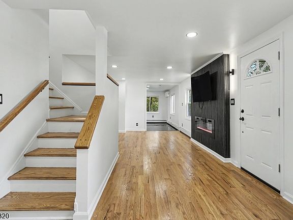 5th image of 15 Cherry St
