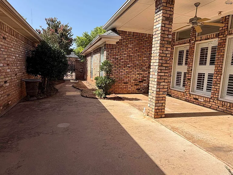 4 Warwick Ct — Photo 26