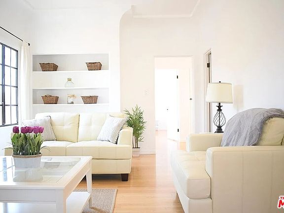 4th image of 944 12th St APT 5