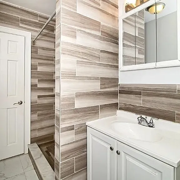 243 E 18th St #22 — Photo 5