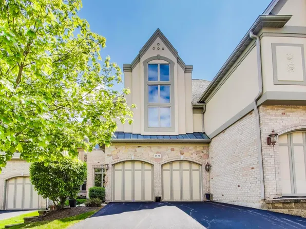 1571 W Rue James Pl, Palatine, IL 60067