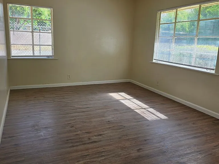 1210 Oregon St #4 — Photo 4