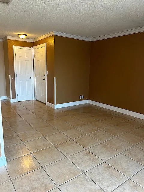 Building Photo - 3591 Quail Lakes Dr #160
