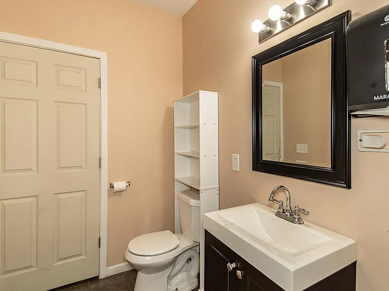 15416 Saranac Rd — Photo 13