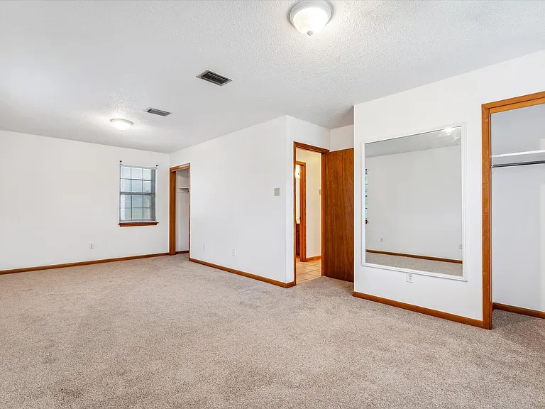 504 Farnell Ln — Photo 14